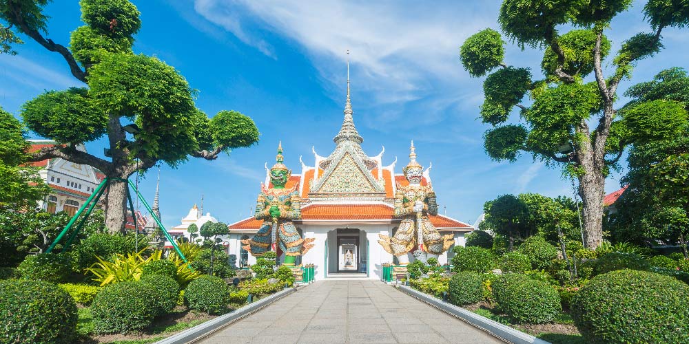 Wat Arun the beautiful buddhist temple of dawn in Bangkok, Thailand