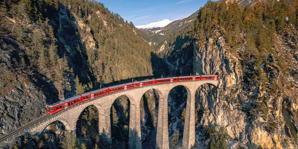 Glacier-Express-trains-legendaires-suisses